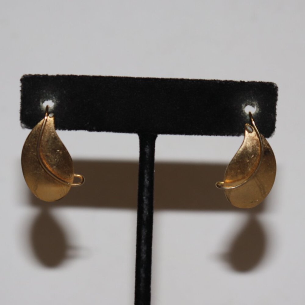 💛✨ Vintage Gold Teardrop Hook Earrings · 1" Tall · classic minimalist shine